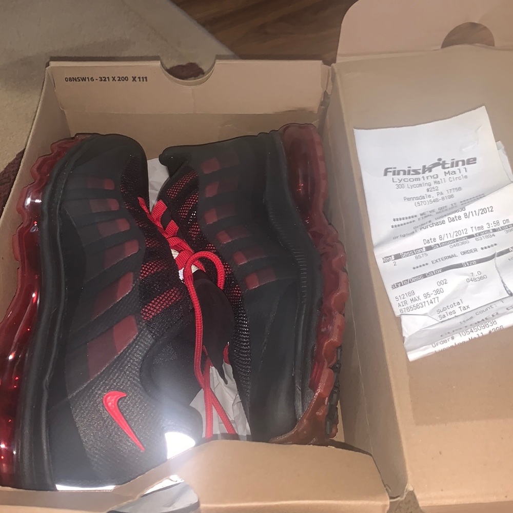 Nike Air max brand new never worn.